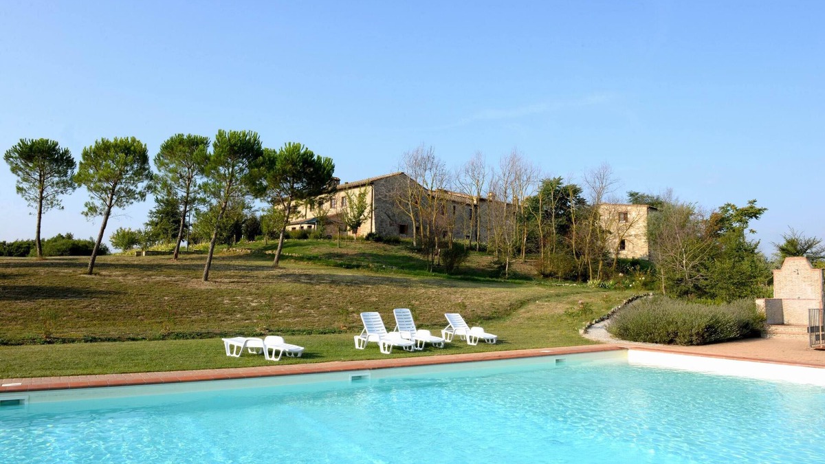 Asciano Apartment | Typical former farmhouse of Tuscany, with tennis court and swimming pool,flat B4