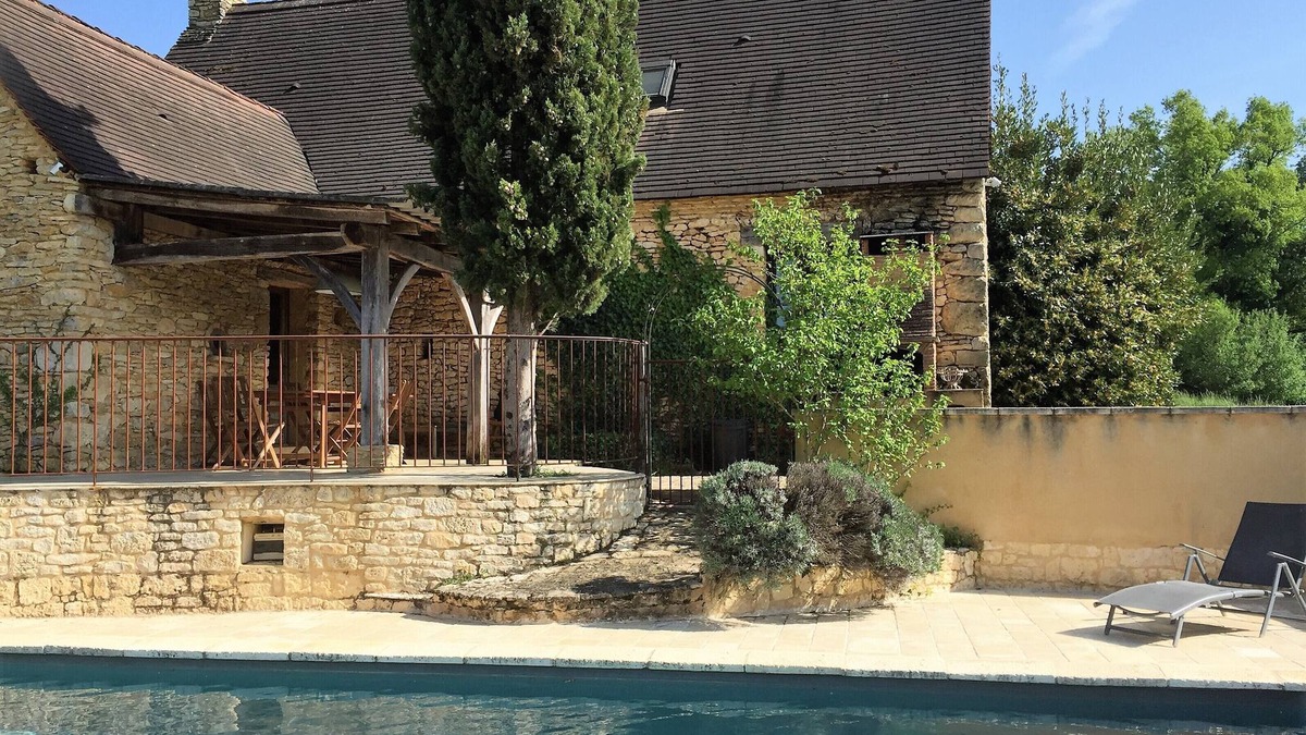 Saint-Amand-de-Coly House | typical French holiday house for 8 people with a private pool,
