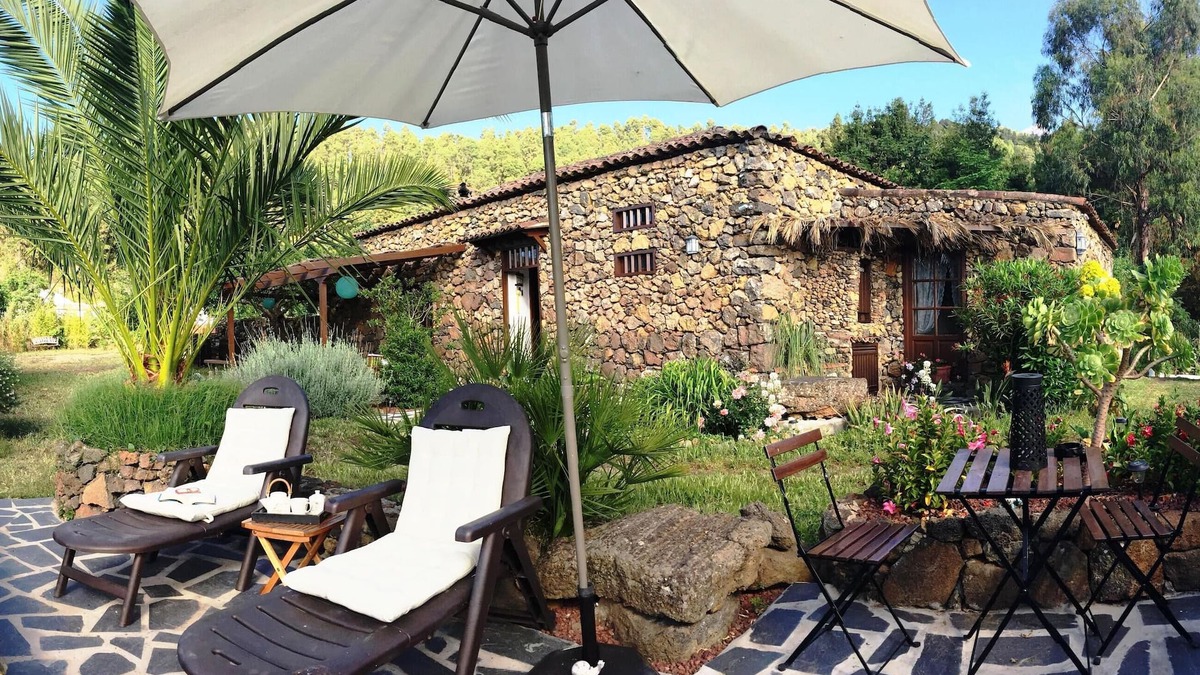 Icod de los Vinos Cottage | TYPICAL HOUSE CANARIA in stone and wooden ceilings Ideal for Families or Couples