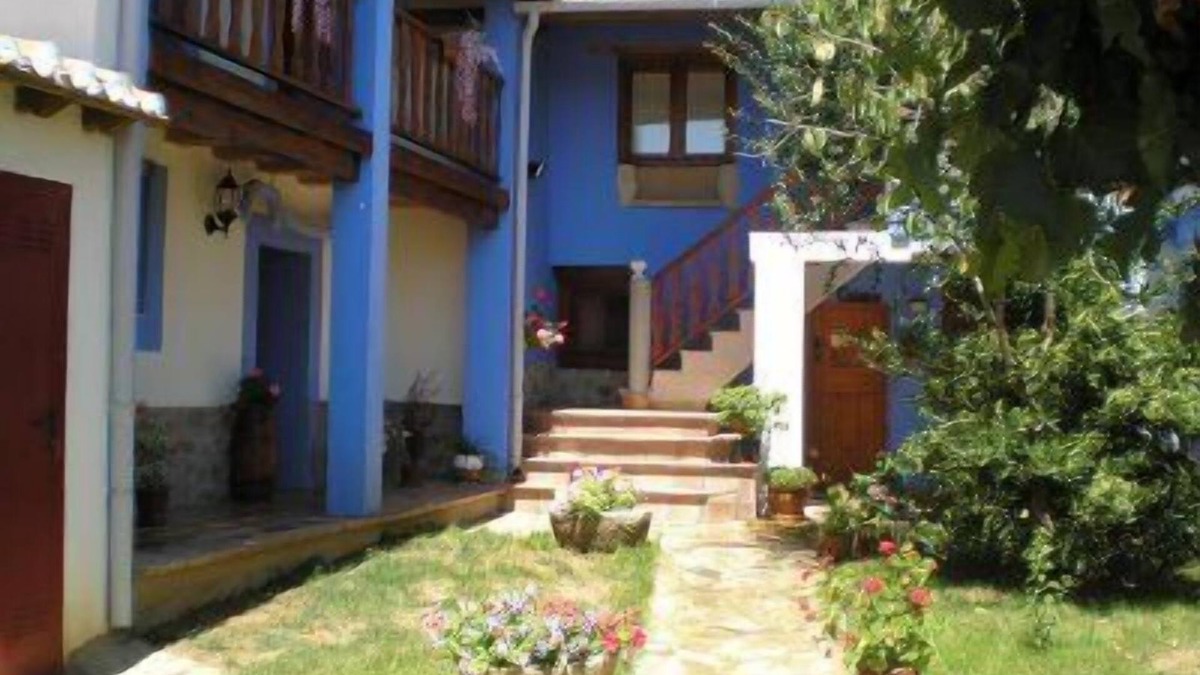 Cebrones del Rio Cottage | Typical Leonese farmhouse completely renovated with garden and pool