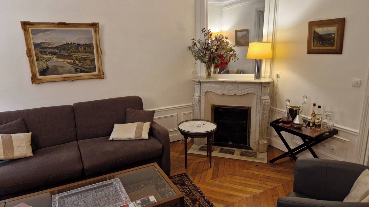 12th Arrondissement Apartment | Typical Parisian apartment in Haussmannian building