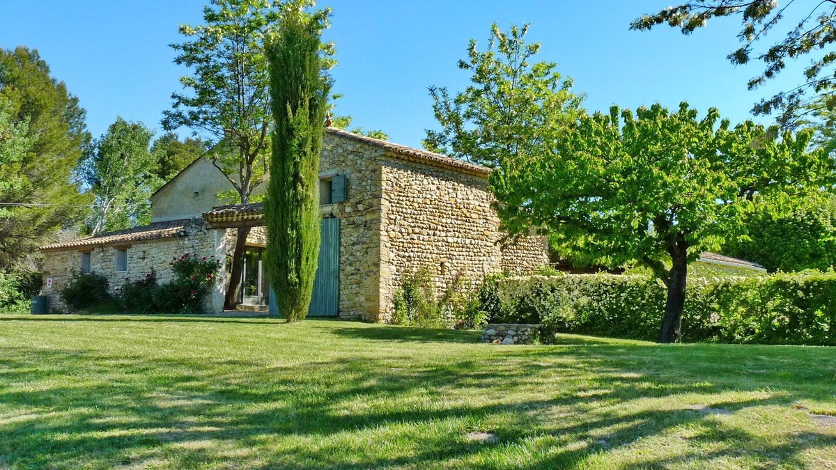 Villedieu Other | Typical Provencal farmhouse with private pool, 6 bedrooms and 5 shower rooms.