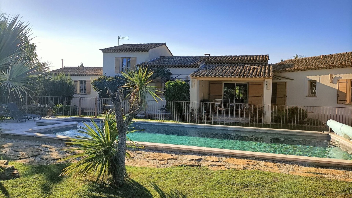 Cavaillon House | TYPICAL PROVENCAL house 2 bedrooms closed GORDES ROUSSILLON, SWIMMING POOL, private GARDEN