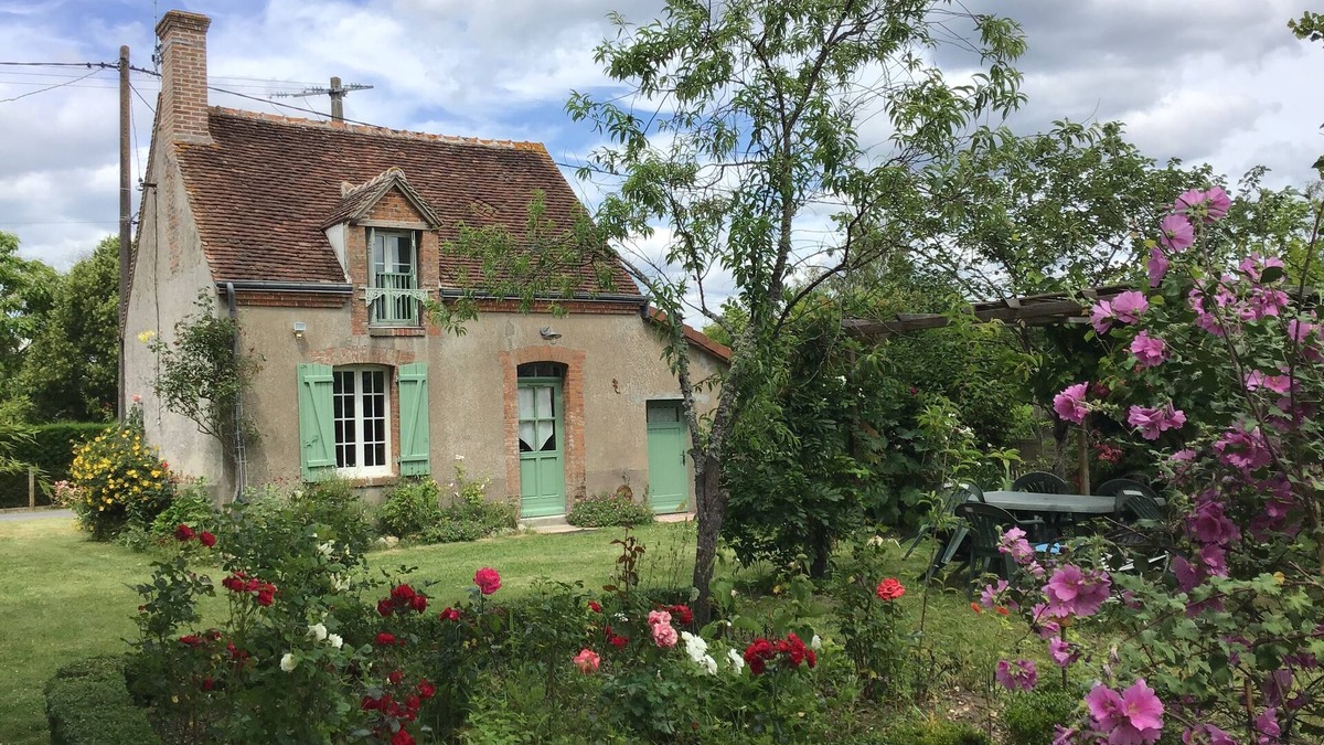 Gy-en-Sologne House | Typical Solognote house renovated in a flowery and wooded setting