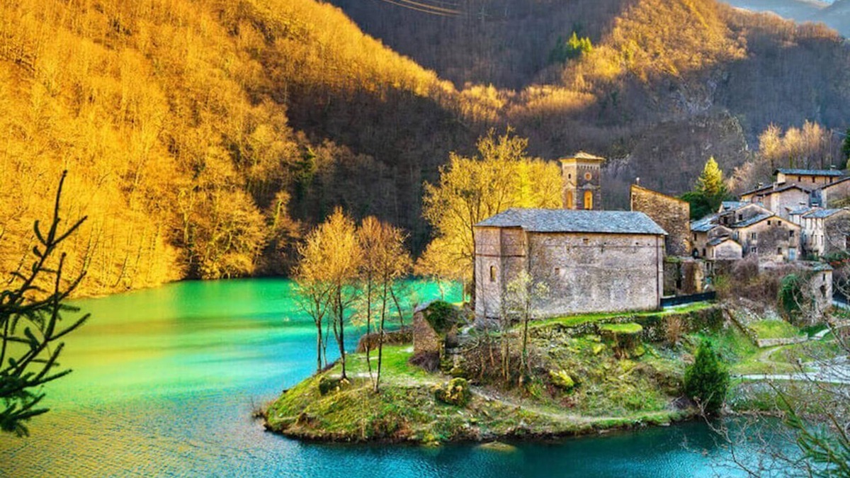 Strettoia House | Typical Stone farmhouse surrounded by the green hills, only 7 km from the sea