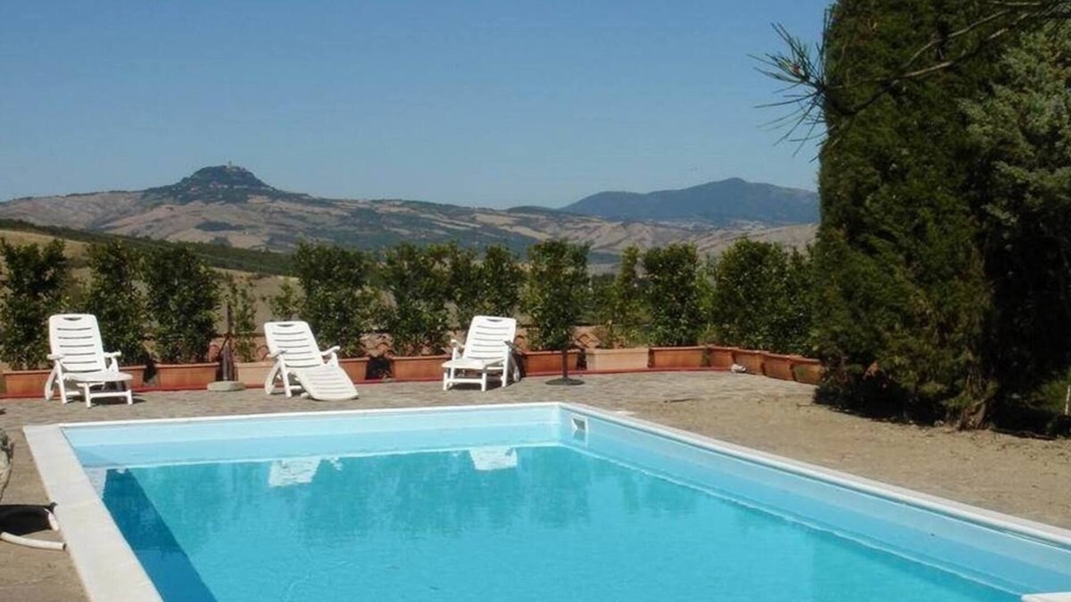 Piancastagnaio Villa | Typical Tuscan farmhouse with private pool