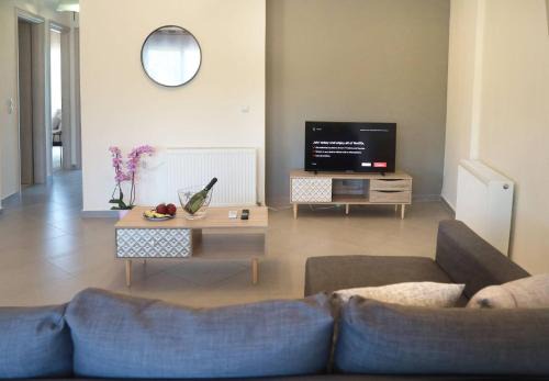 Perivolia Apartment | Tzei House - 5min drive to beach