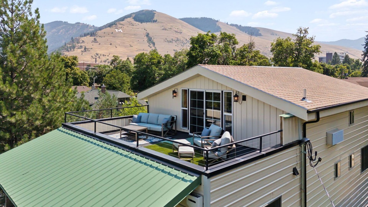 University District Apartment | U-District Duplex w/Rooftop Deck, Near Downtown & UMT