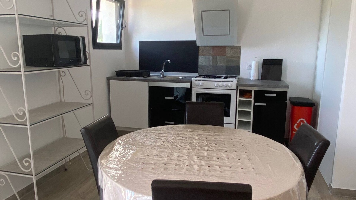 Aleria Apartment | U PRIMU - Spacious, quiet apartment Aléria