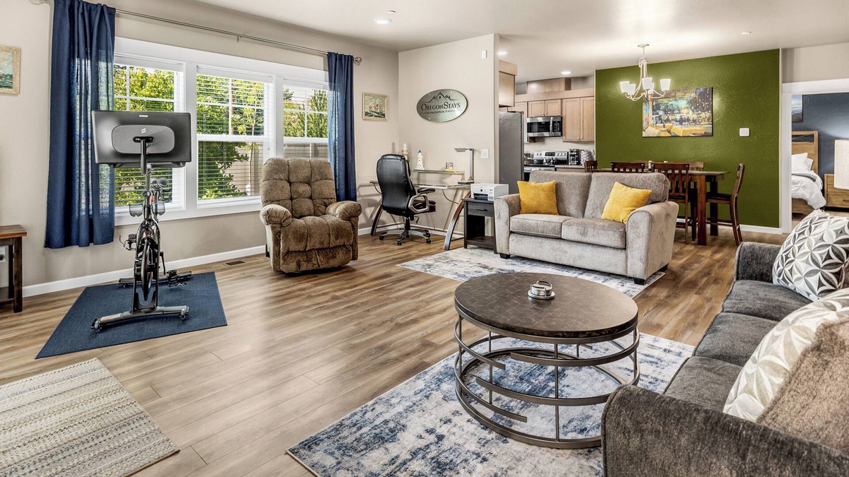Medford Condo | U4 - Peloton Bike - Stunning Themed Home - 2 King Beds - Fast 1G WiFi