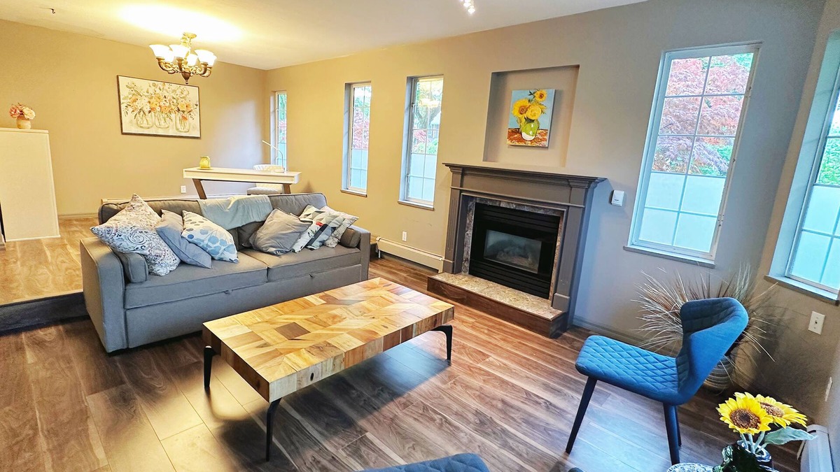 West Point Grey Villa | UBC trailhead villa ,beaches in10 minuteswalk,local boutique restaurant 5minutes