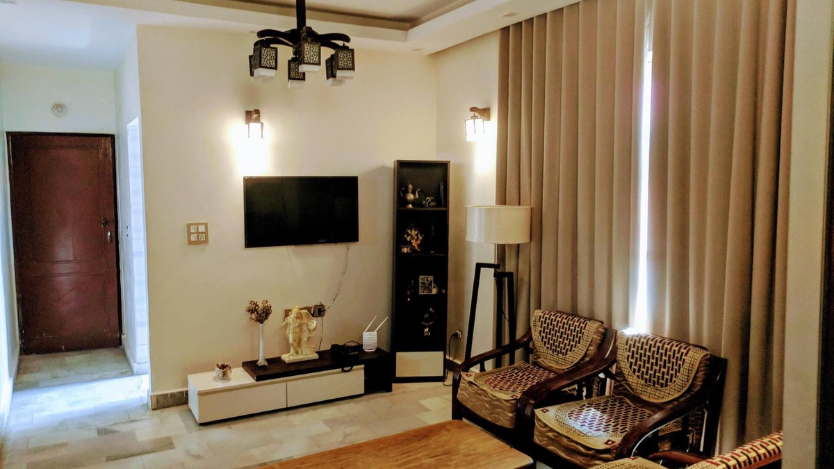 Rajouri Garden House | Uber Apartment for 4 in Central Delhi | Metro 5 mins away | Fully Airconditioned