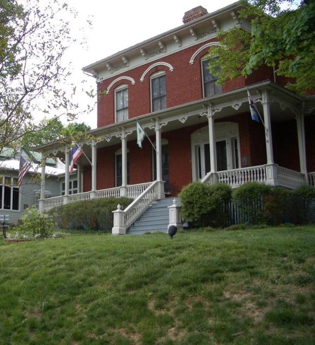 Staunton Bed & Breakfast | Ubon Thai Victorian Inn & Restaurant