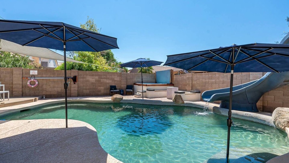 Artemina House | UHadMe at Gilbert~Pool w/Slide~FirePit~BBQ~HotTub