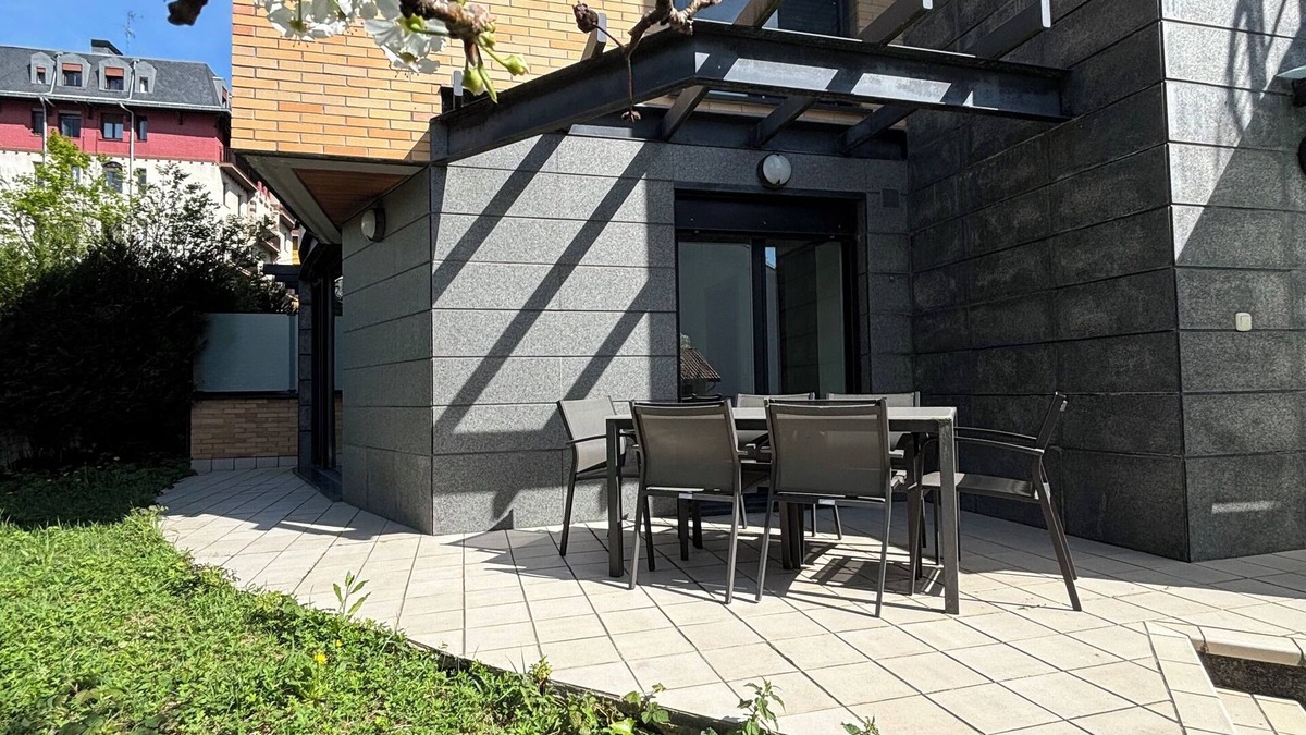 Gros Apartment | Ulia Apartments- Parking AND Terrace