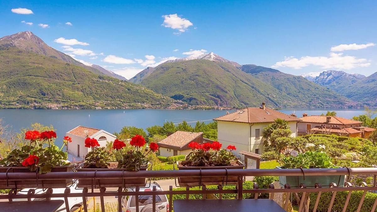 Vignola House | Ulivo Holiday Home with Lake View