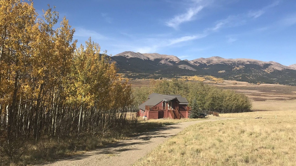 Michigan Hill Cabin | Ultimate Family Vacation Dream in our Cozy Cabin - Perfect for 2-3 Families