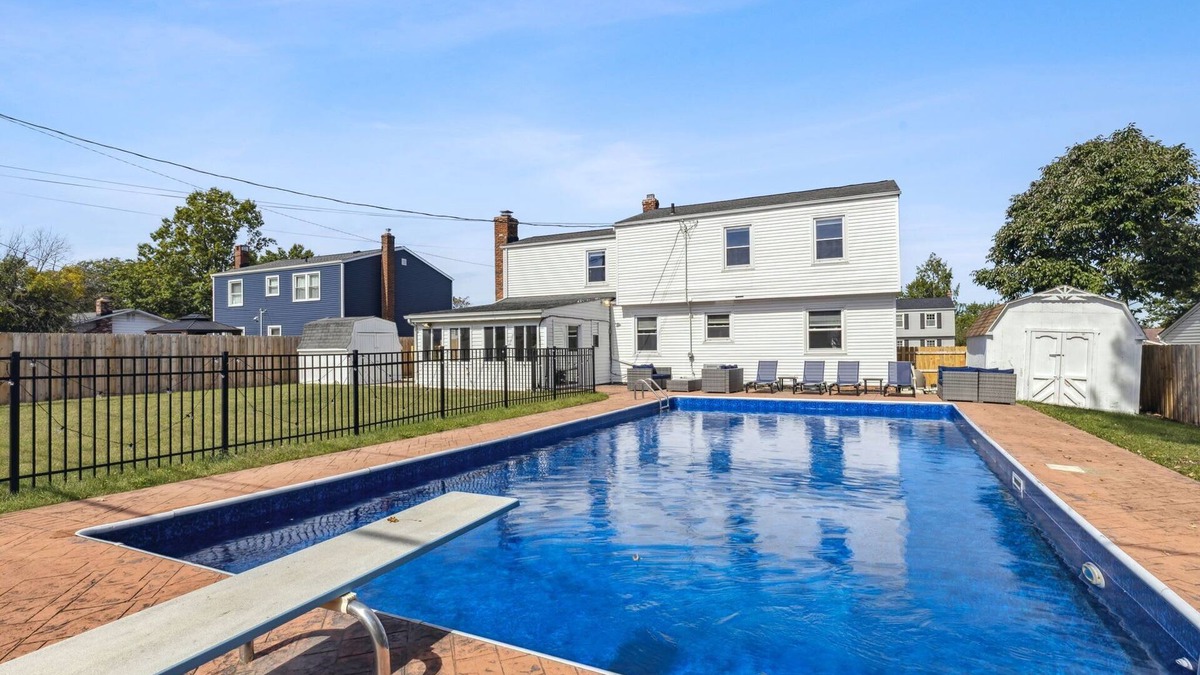 Parma House | Ultimate Group Escape , Heated Pool - 12 Guests