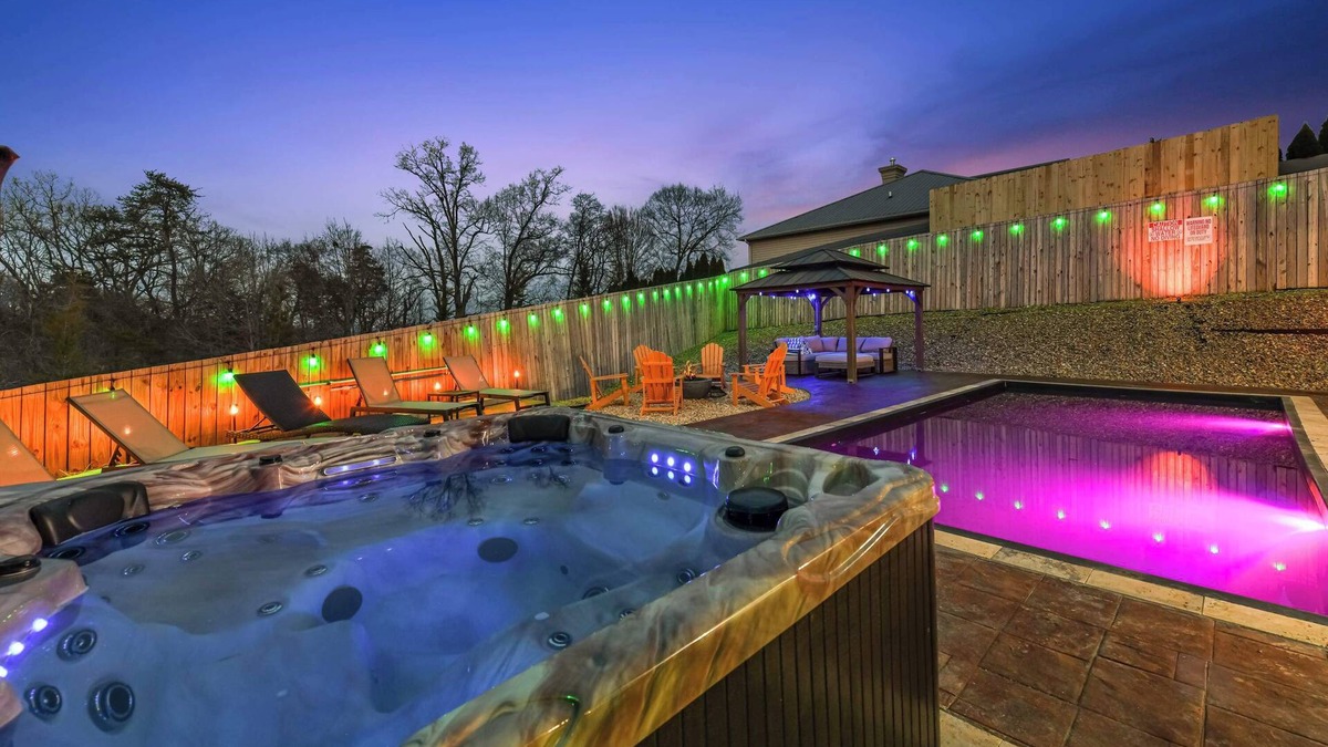 Boyds Creek House | Ultimate Heated Backyard Pool | Huge Game Room!