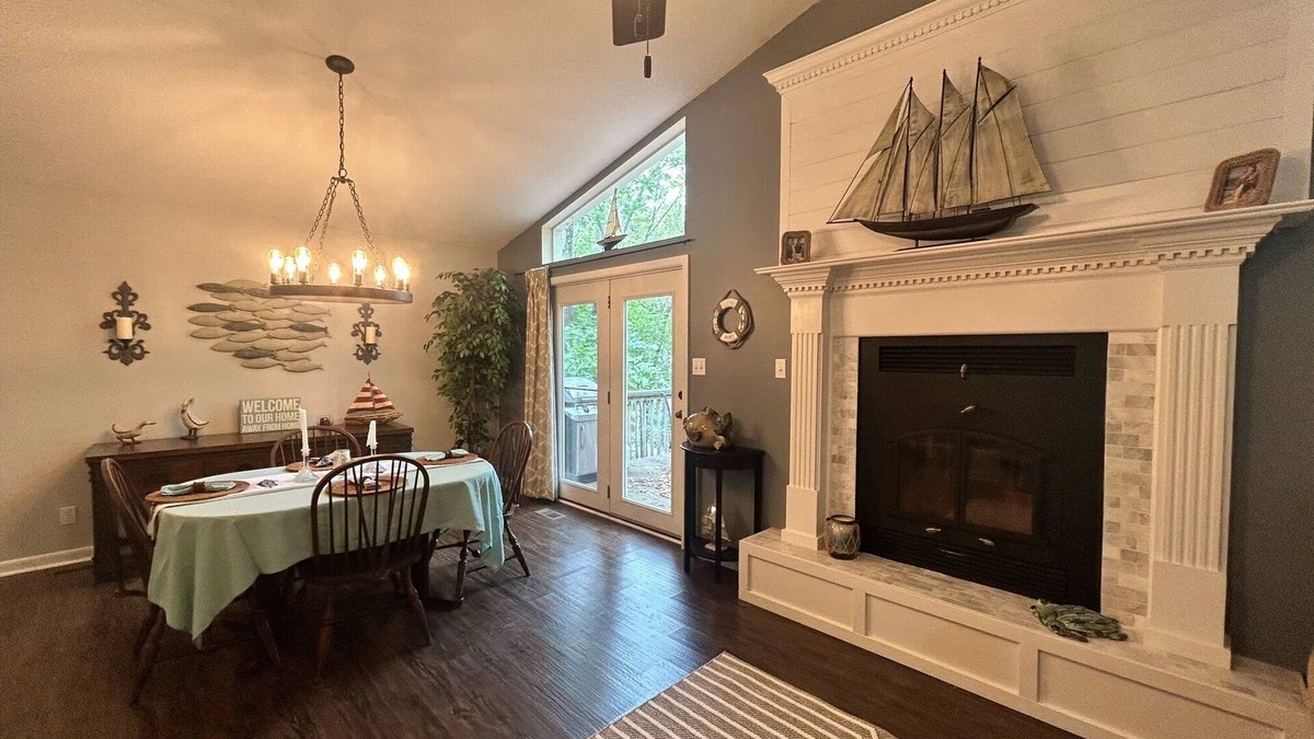 Quitman Cottage | Ultimate lakeside retreat at the charming Kings Place Cottage!