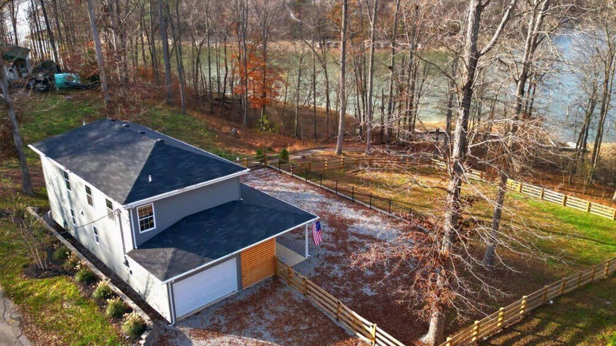 Lindseyville House | Ultimate Lakeview Stay | Best for Family Getaways!