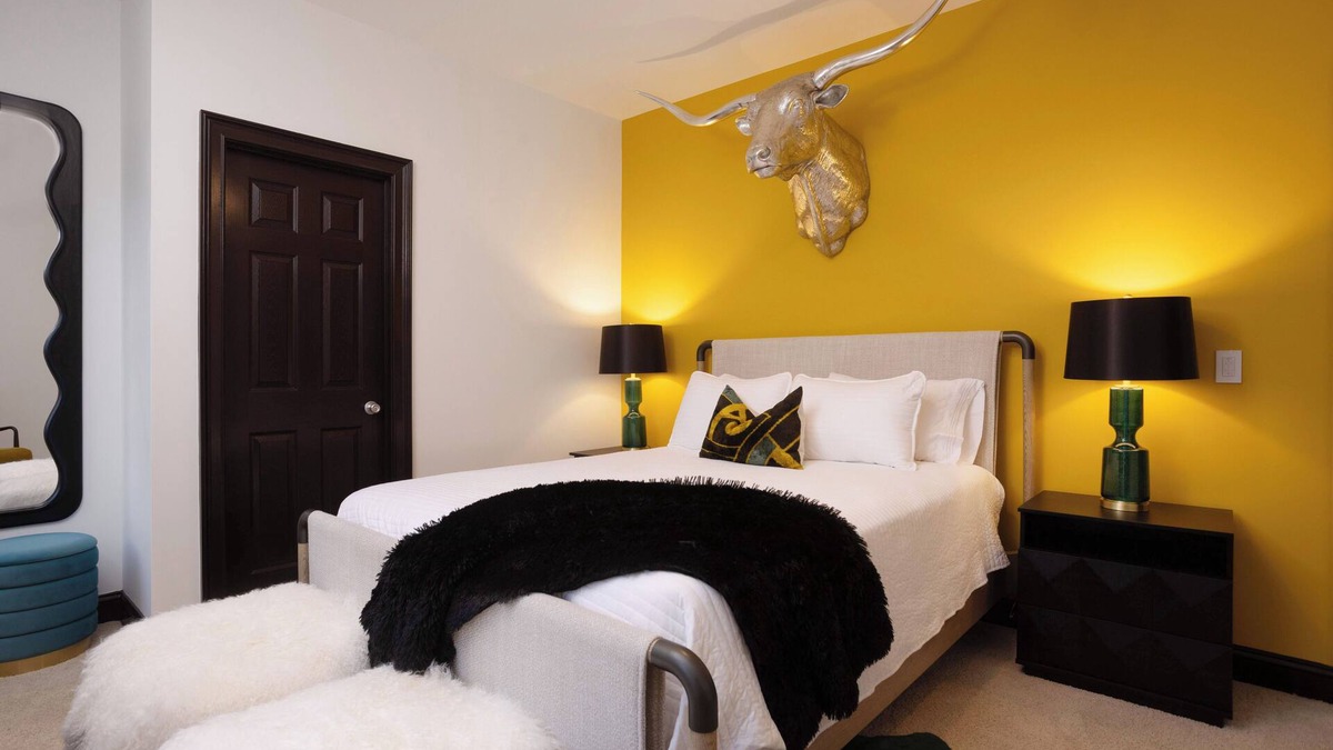 Willard House | Ultimate Luxury Getaway in NC - Sleeps 12, Spacious Estate on Picturesque Farm!