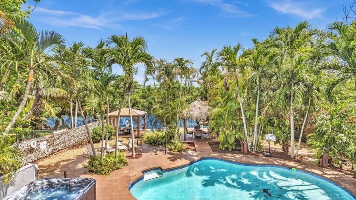 Fort Lauderdale Resort | ULTIMATE MAGICAL RESORT.12 BEEDROOMS 7 BATHROOMS. WATER FRONT FAMILY RESORT.