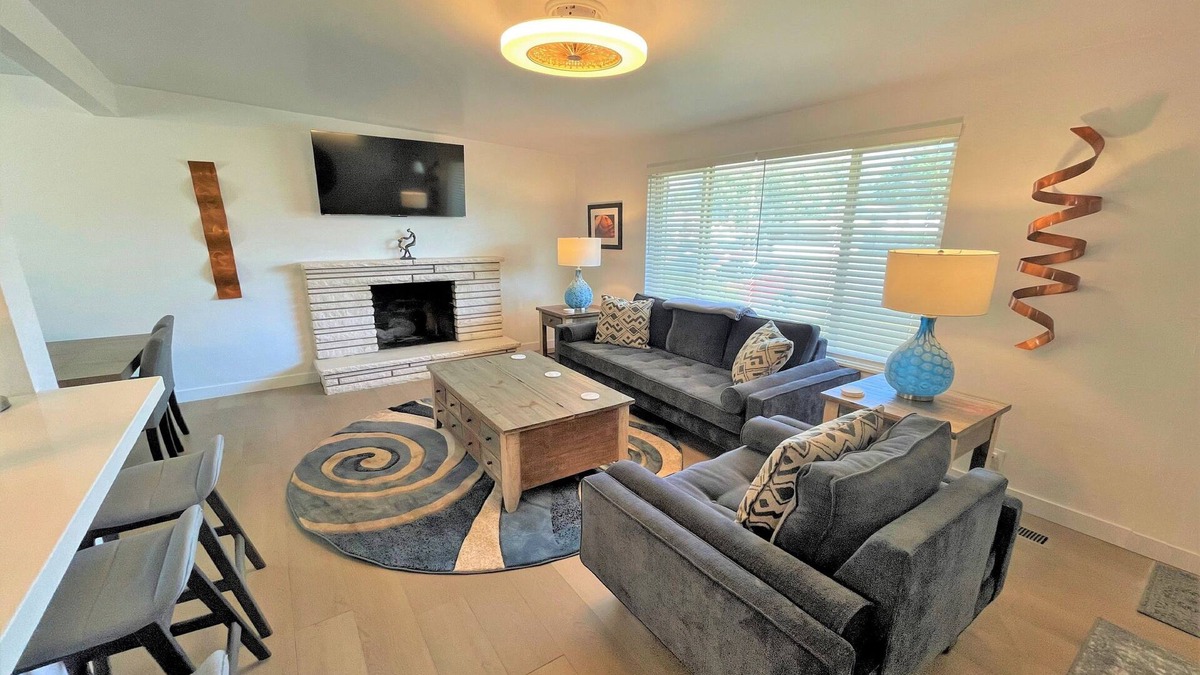 Millcreek House | Ultra Modern 7-bedroom House in a Quiet Neighborhood