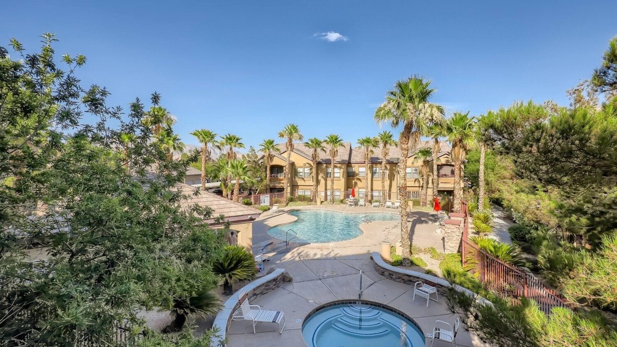Las Vegas Condo | Ultra-modern poolside condo with mountain view