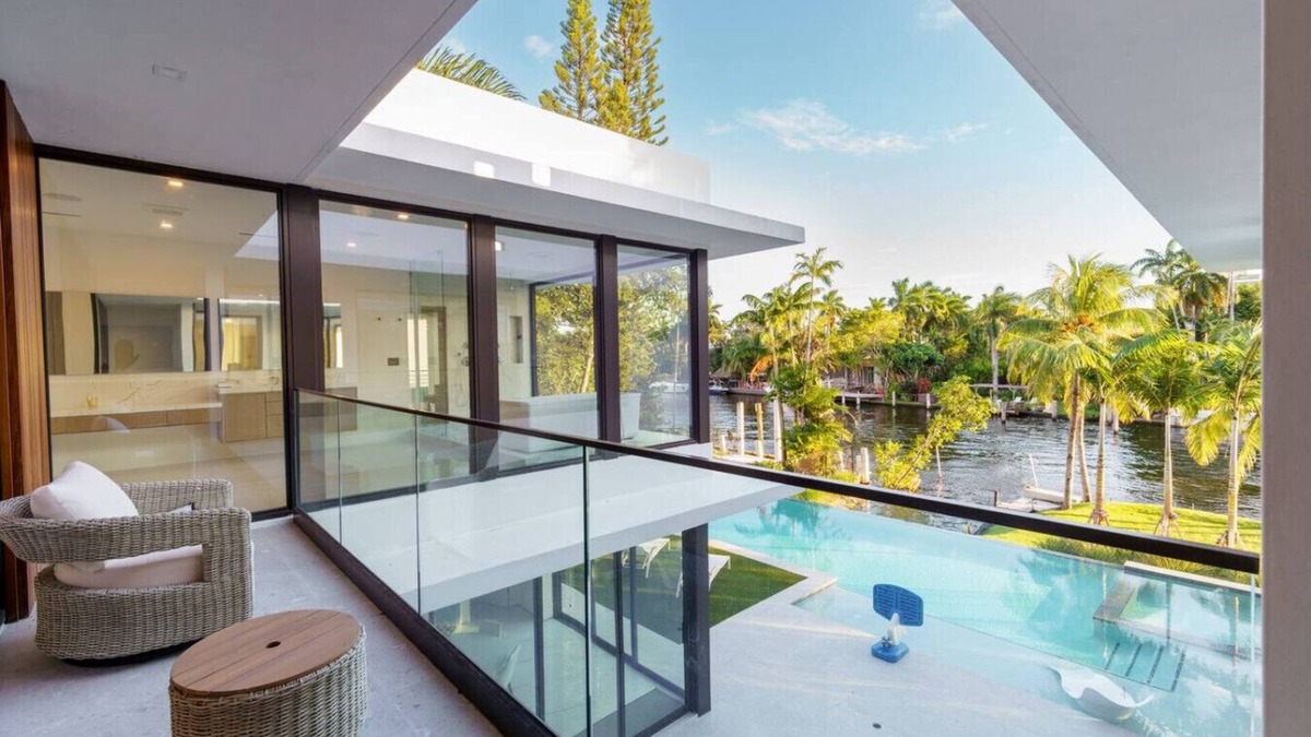 Seybold House | Ultra modern waterfront villa