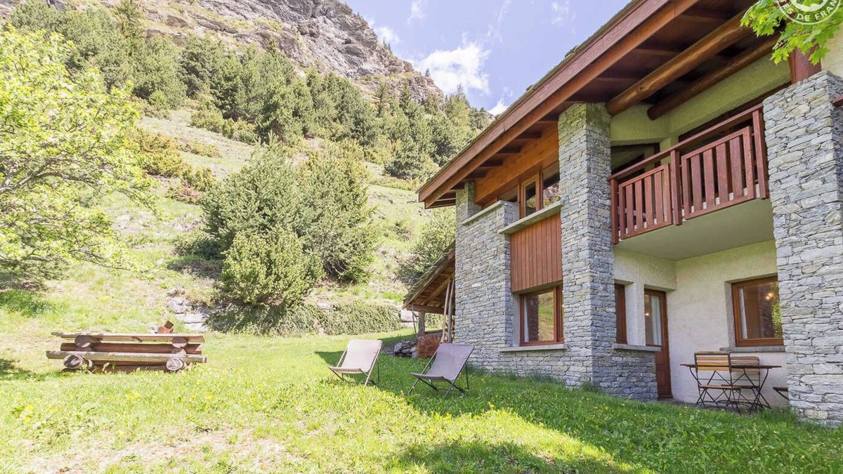 Lanslevillard House | Ultra-privileged location for this gîte in the heart of the Val Cenis Vanoise ski area (125 km of ski trails).