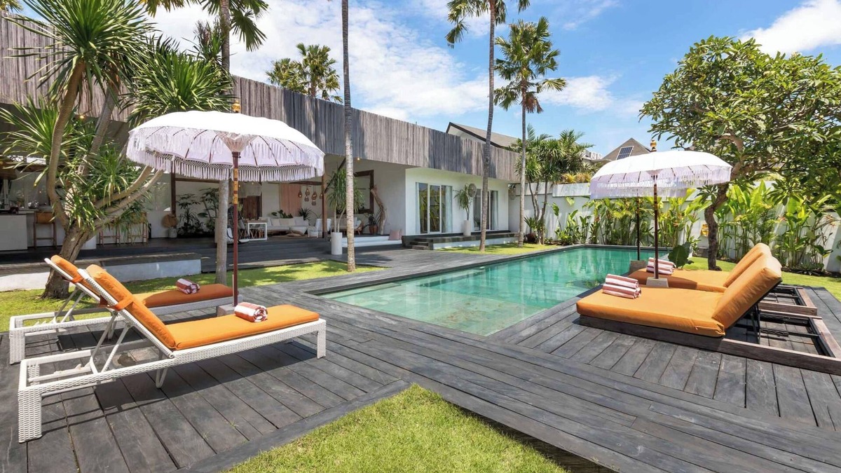 Umalas Villa | Umalas 5BR Bohemian Escape Rice Fields + Yoga & Spa w/12min To Beach