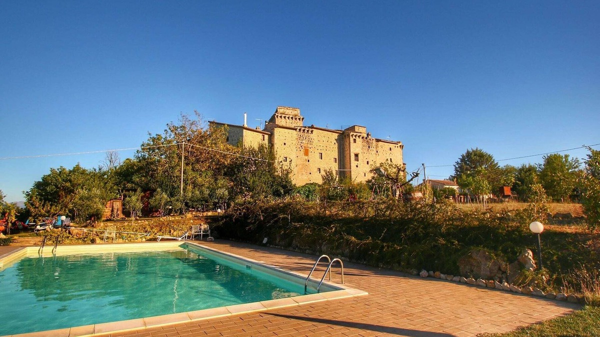 Barattano Other | Umbria’s Poolside Charm