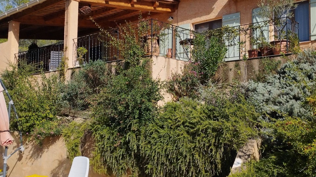 Saint-Antonin-du-Var Villa | Un Endroit Calme, Reposant et Confortable, Grande Piscine Idéalement Exposée