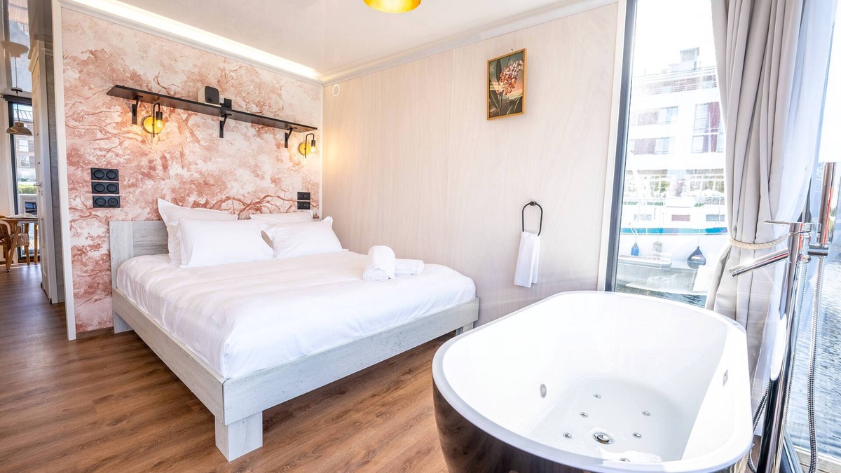 L'Isle-Adam Boat Rental | Un moment suspendu pour couple - L'Evila