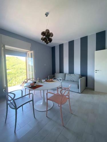 Campinola Apartment | Una suite pop nel blu della Costiera