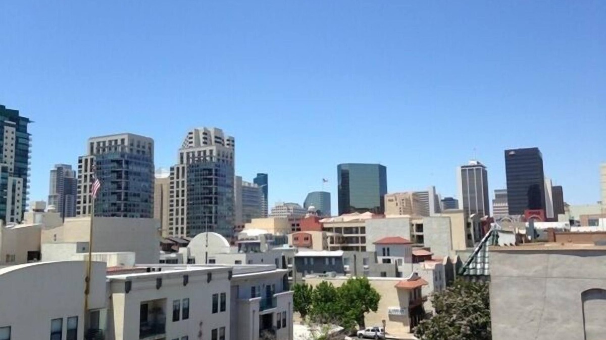 Pacific Terrace Condo | Unbeatable Location Downtown and Great Condo! You won't be disappointed!
