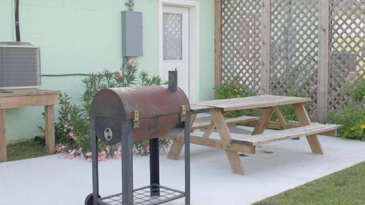Port O Connor House | UNCLE WOODY'S #4 in POC-Pets ok but add Fees