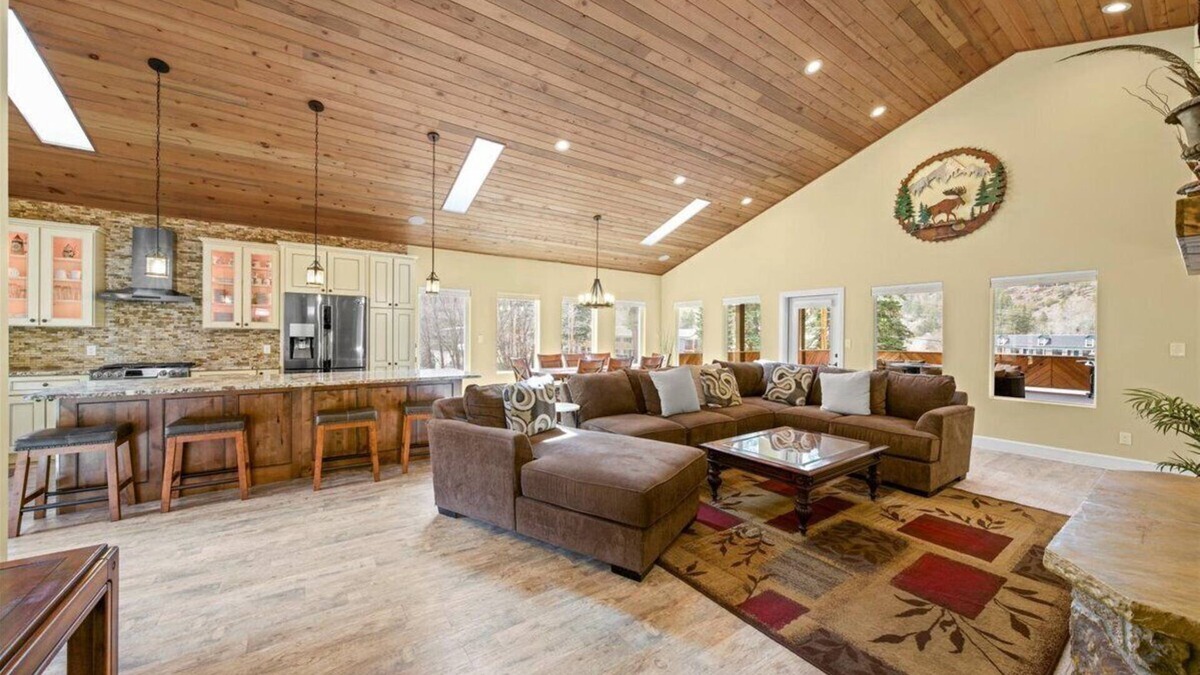 Ouray House | Uncompahgre Lodge 8BR/5BA - Smaller group ask us about our rates for fewer rooms