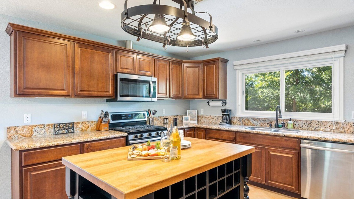 Murrieta House | Uncorked on Hayes-Monthly Rental