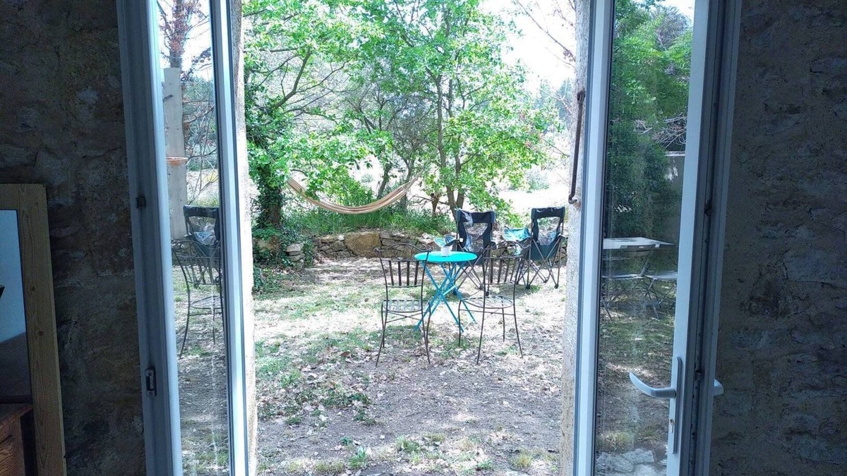 Lambesc Bed & Breakfast | Under a bicentennial oak. Quiet, spacious bedroom/bathroom. Parking G