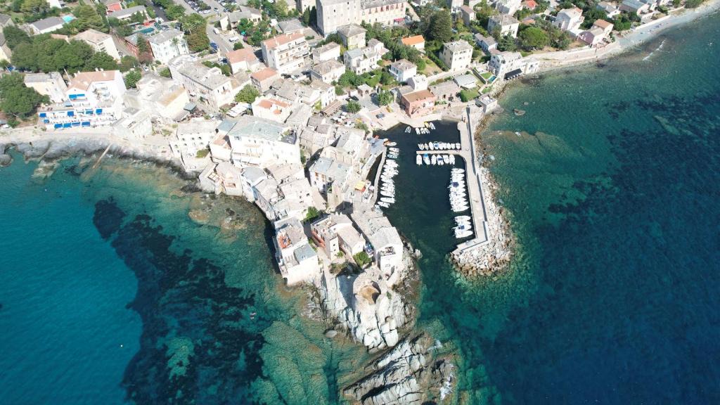 Erbalunga Apartment | Une grande terrasse sur la mer