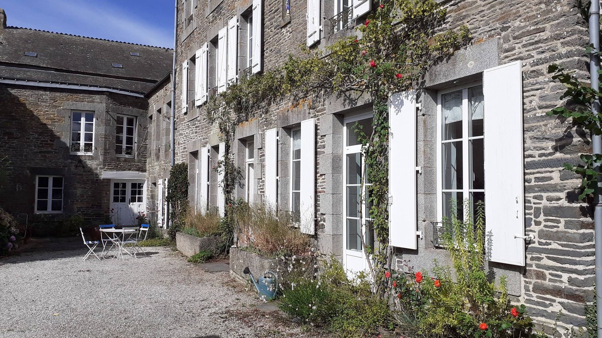 Gouarec House | Une maison tranquille au centre du village et au cœur de la Bretagne!
