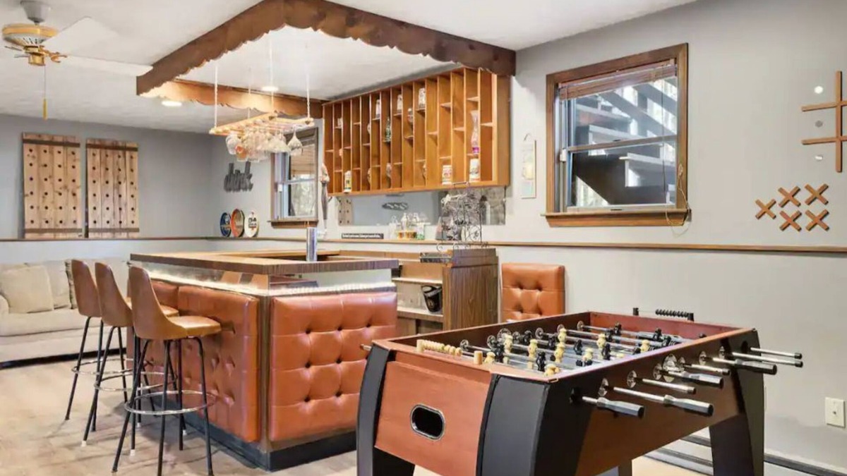 Lake Harmony House | Unforgettable escape at Harmony Haven nestled in the tranquil Pocono Mountains!