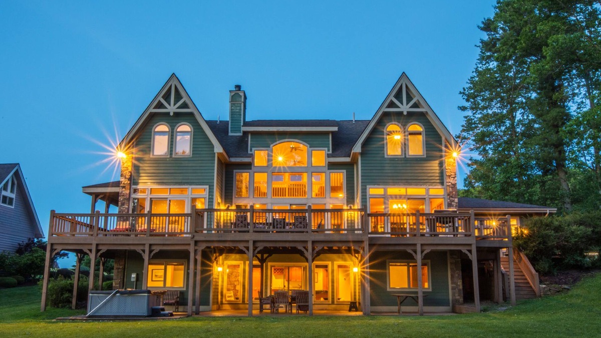 Swanton House | Unforgettable | Indoor Pool, 2 Hot Tubs, Pool Table