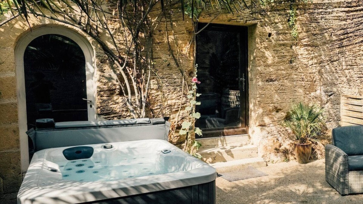 Doue-la-Fontaine House | Unforgettable Night in a Troglodyte Cave Home