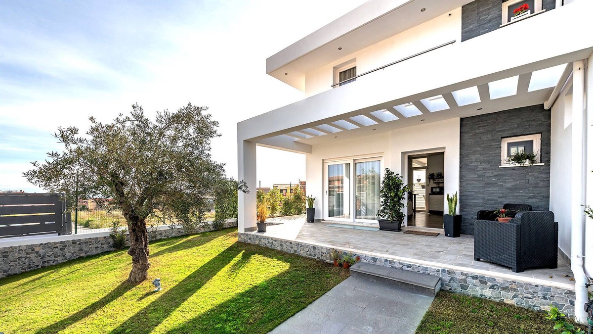 Capoterra Villa | Unforgettable sunrise and sunset in Villa OVERVIEW with garden
