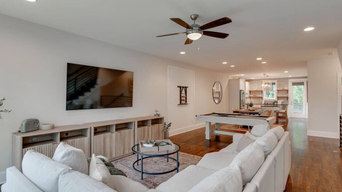 Eighth Avenue House | Unforgettable Townhome-Close to Broadway-10 Beds!