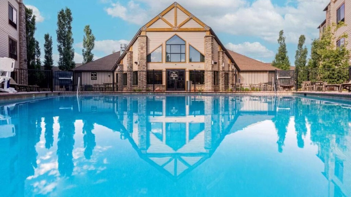 Bryce Canyon Hotel | Unforgettable Views and Comfort! Swimming Pool, Free Breakfast, Free Parking!