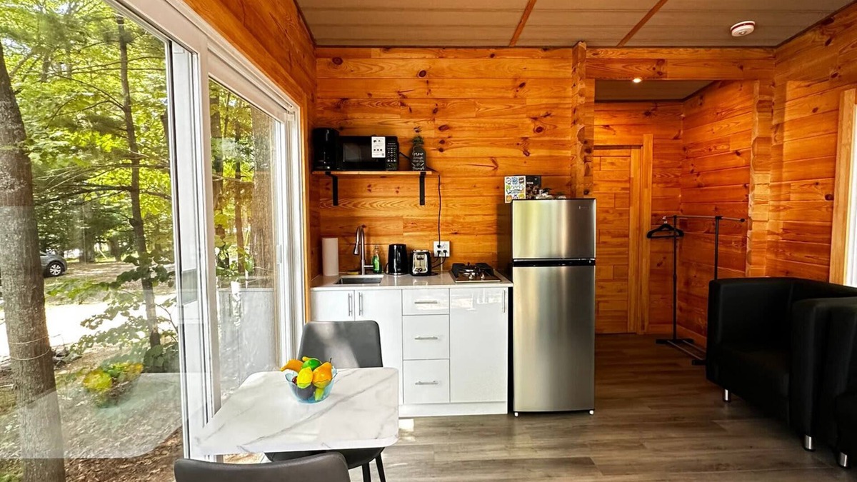Parry Sound House | Unique 1-Bedroom Eco Log Cabin in Parry Sound #106